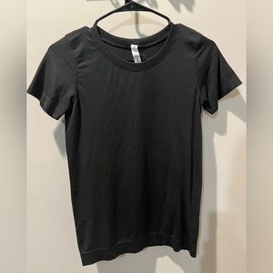 Lululemon black t shirt
